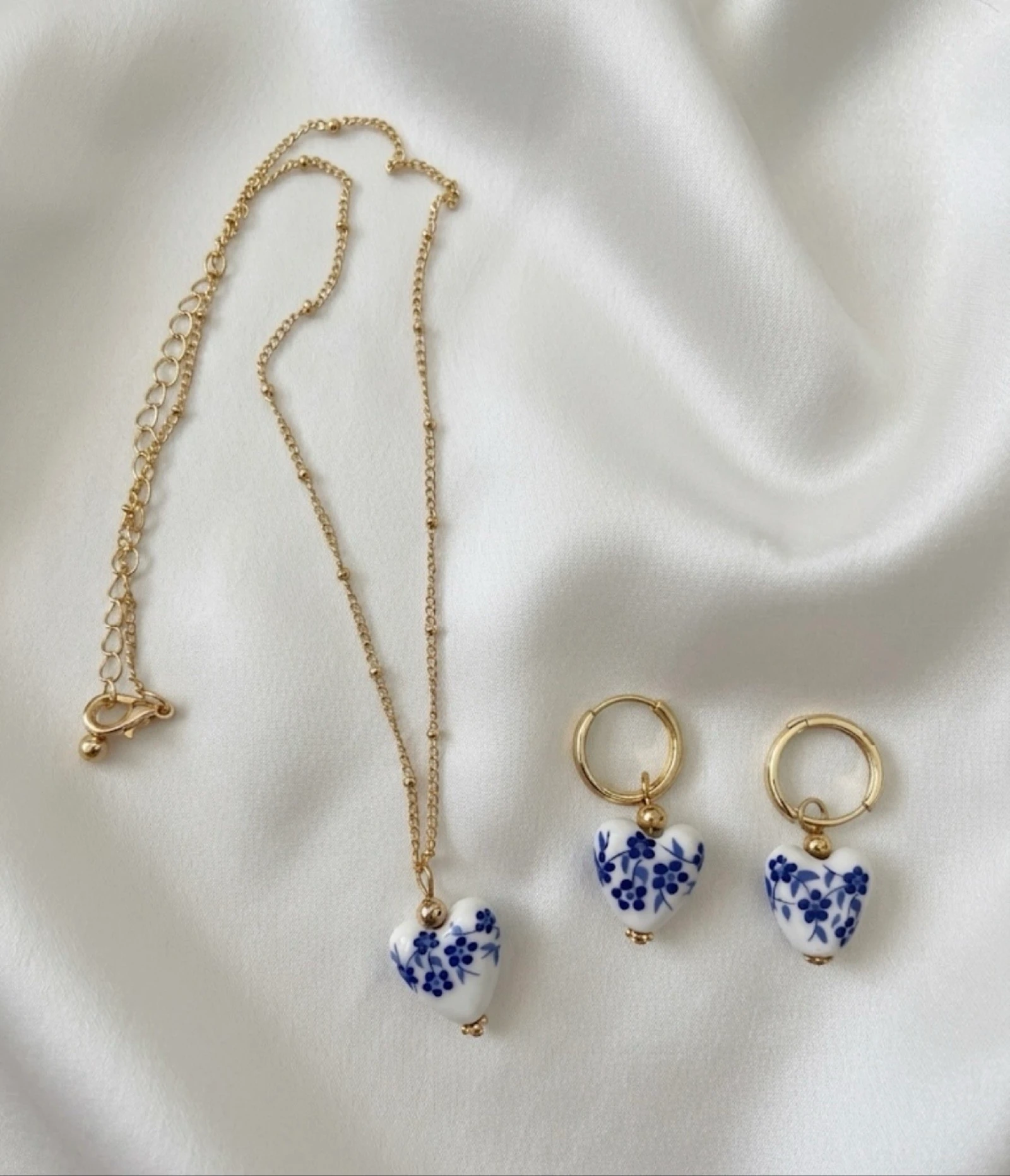 Collier plus boucles d’oreilles en acier